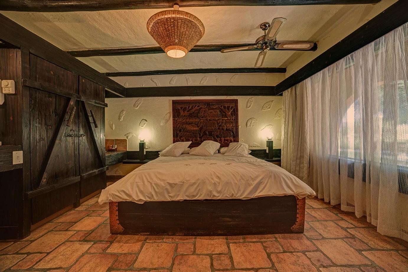 Mount Etjo Safari Lodge Kalkfeld Экстерьер фото