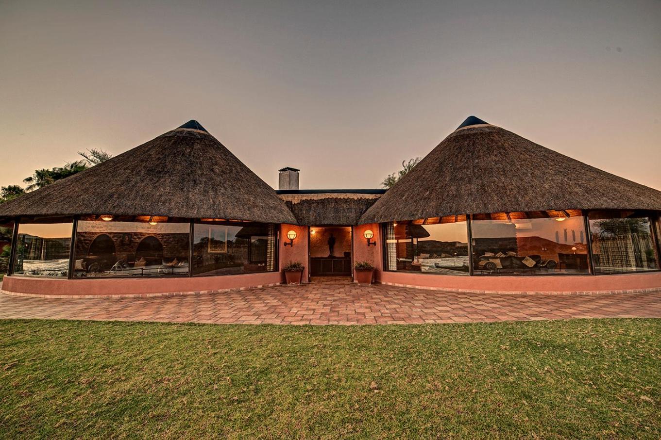 Mount Etjo Safari Lodge Kalkfeld Экстерьер фото