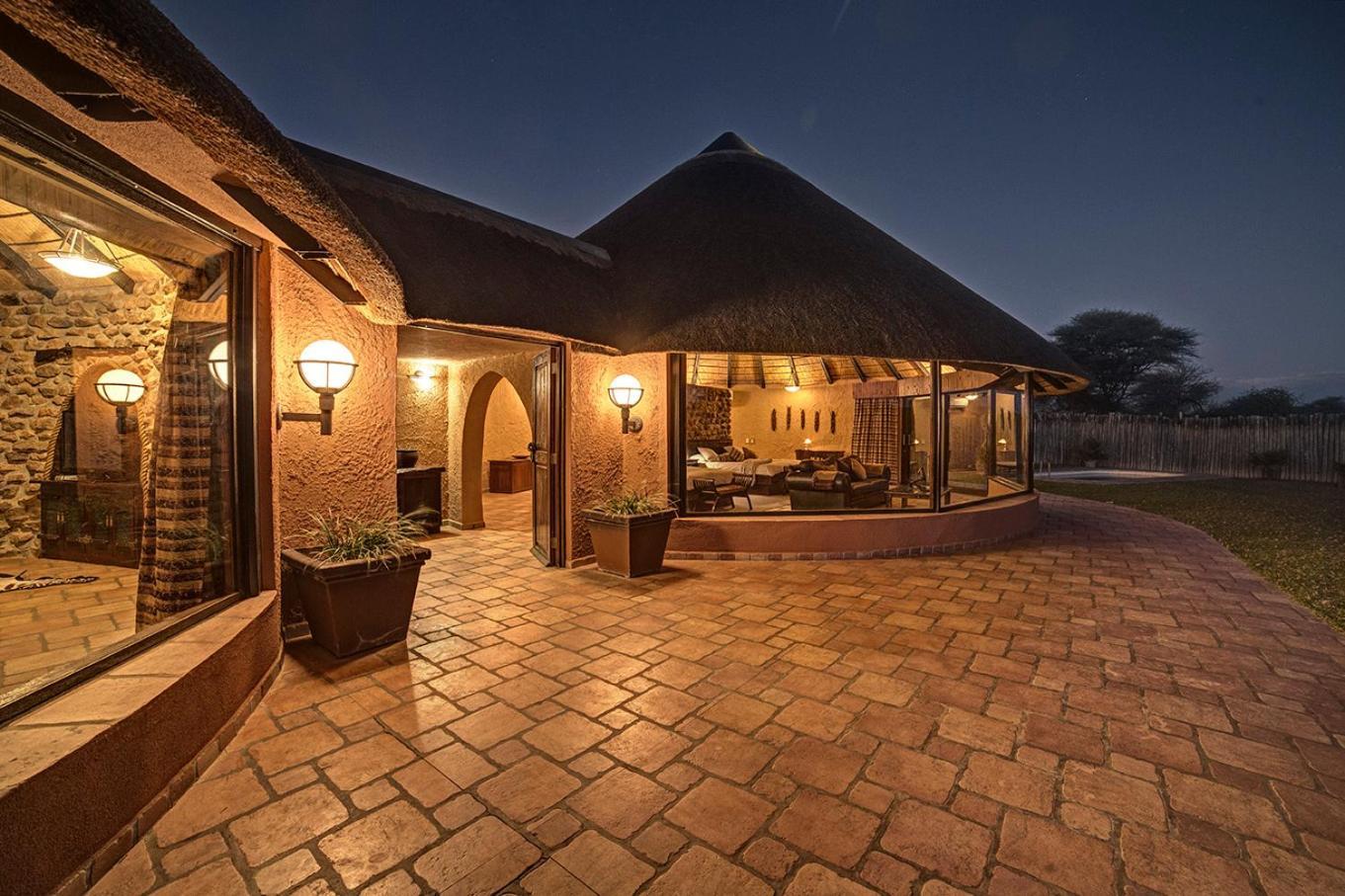 Mount Etjo Safari Lodge Kalkfeld Экстерьер фото