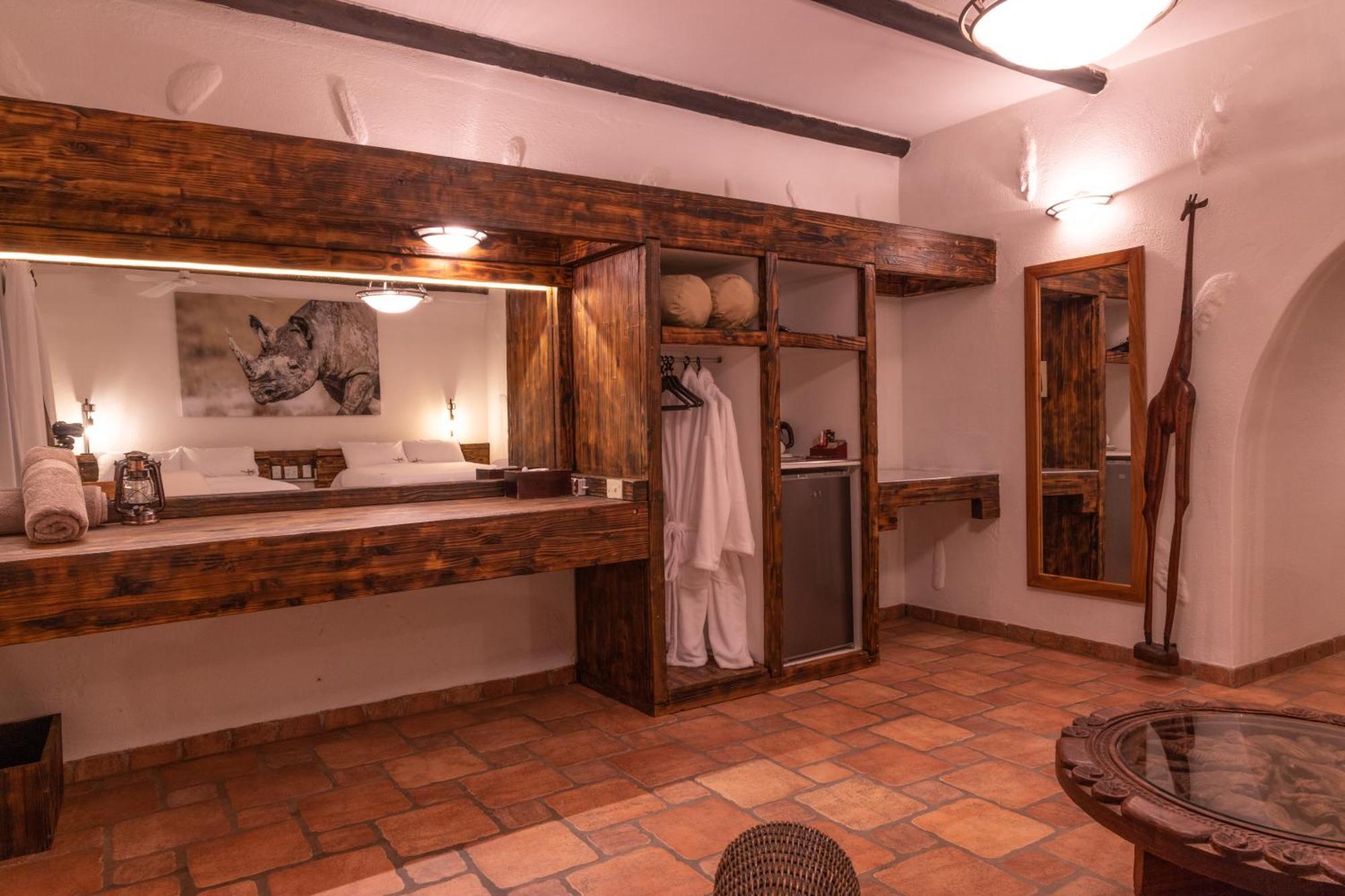 Mount Etjo Safari Lodge Kalkfeld Экстерьер фото